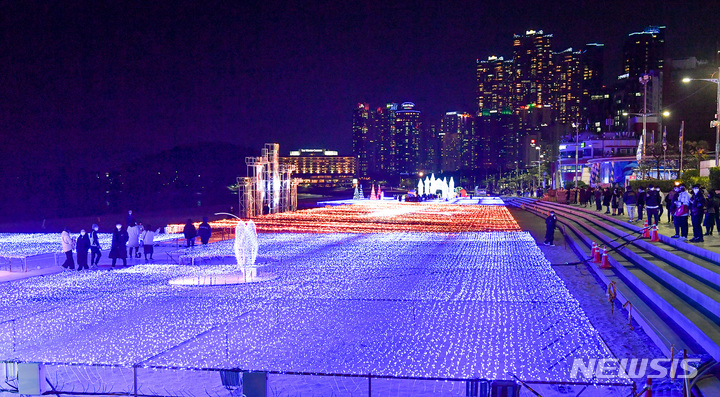 제7회 2020빛축제 당시 해운대해수욕장의 전경 (사진=해운대구청 제공)