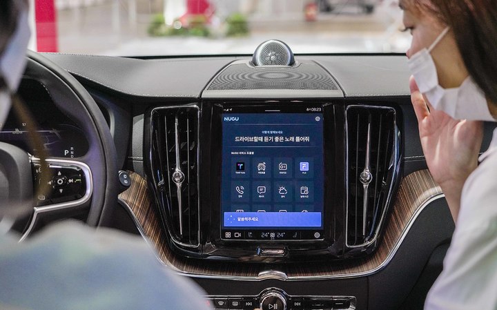 SKT, 車 전용 AI 플랫폼 전시…"음성으로 차와 소통 OK"