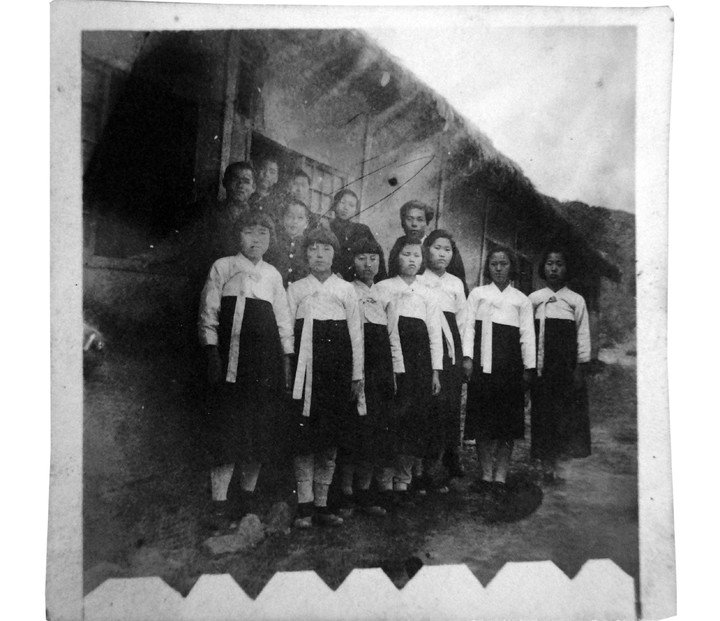 1950년대 후반 서원면 옥계리 구슬내 마을 옛 옥인초등학교 초창기 모습. *재판매 및 DB 금지