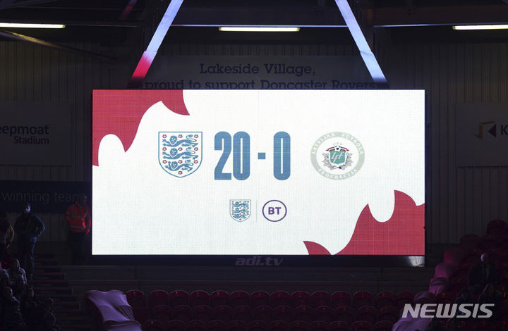 [동커스터(잉글랜드)=AP/뉴시스]잉글랜드 여자축구가 1일(한국시간) 영국 동커스터의 킵모트 스타디움에서 벌어진 라트비아와의 2023 국제축구연맹(FIFA) 호주·뉴질랜드 여자월드컵 유럽예선 D조 6차전에서 20-0 대승을 거뒀다. 