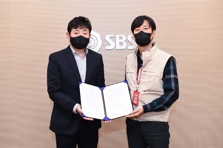 SBS 박정훈 사장(왼쪽), 전국언론노조 SBS 정형택 본부장