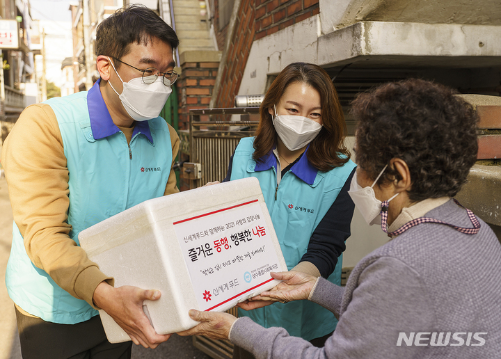 신세계푸드, 소외계층에 '올반 김치' 5000㎏ 기부 