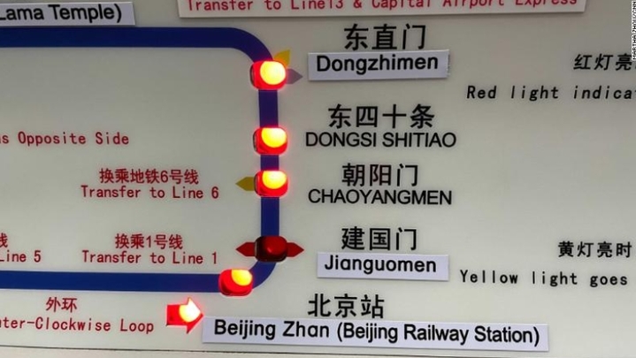 중국 정부가 동계올림픽을 한 달 앞두고 베이징 지하철 안내 표지판 문구를 당초 영어에서 한자 병음으로 교체했다고 미국 CNN 방송이 5일(현지시간) 보도했다. (사진 : CNN 갈무리) 2022.01.06. *재판매 및 DB 금지