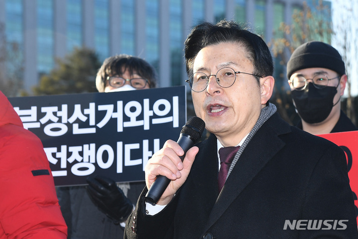 황교안, 평택을 보궐 출마 선언…”부정선거 척결”  