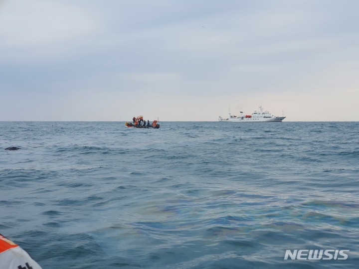통영 인근 해상서 조업하던 어선 침몰…1명 실종