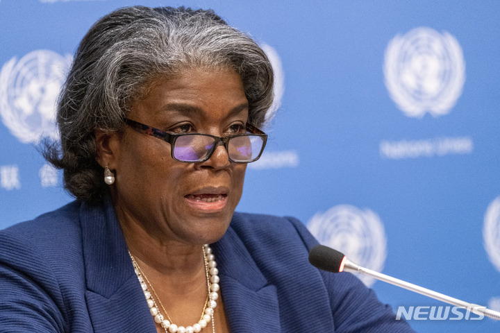 [뉴욕(미국)=AP/뉴시스]린다 토머스-그린필드 유엔주재 미국대사가 지난해 3월1일 미국 뉴욕 소재 유엔 본부에서 기자회견을 가지고 발언하고 있다. 2022.02.07.