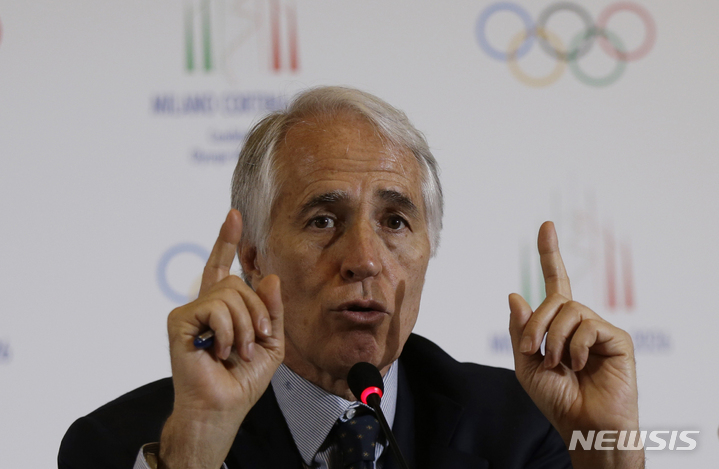 [밀라노=AP/뉴시스] 지오반니 말라고 이탈리아 올림픽위원회 위원장이 지난 2019년 4월 7일 이탈리아 밀라노에서 열린 올림픽 유치 관련 기자회견에서 질문에 답하고 있다. 2022.02.20.