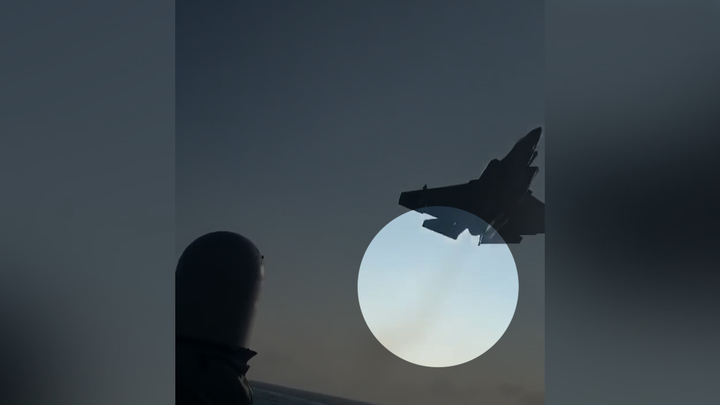 지난 1월 24일 미 항모 칼 빈슨함에 착륙하던 F-35C 스텔스기가 갑판에 충돌 뒤 바다로 추락했다. 충돌전 꼬리부분에서 연기도 발생했다. 출처: 유튜브 Warthog Defense *재판매 및 DB 금지