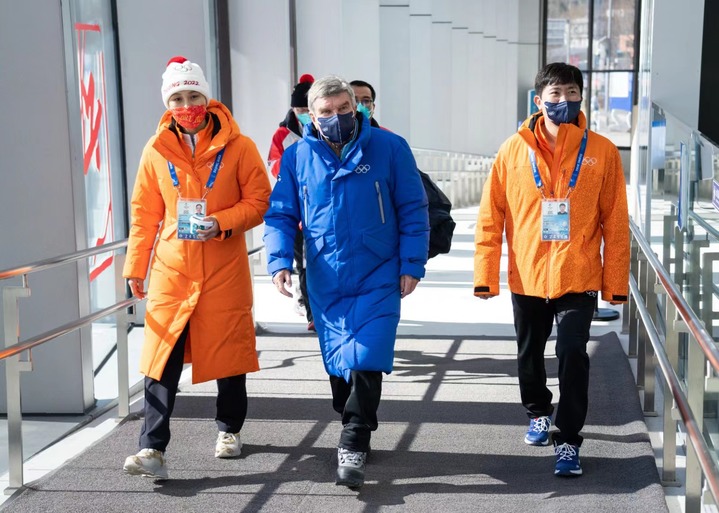【서울=뉴시스】토마스 바흐(가운데) 국제올림픽위원회(IOC) 위원장과 유승민(오른쪽) IOC 위원. (사진=유승민 위원 제공)