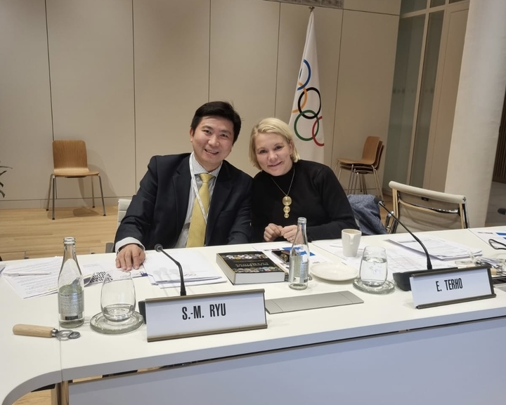 【서울=뉴시스】유승민(왼쪽) IOC 위원.(사진=국제스포츠전략위원회 제공)