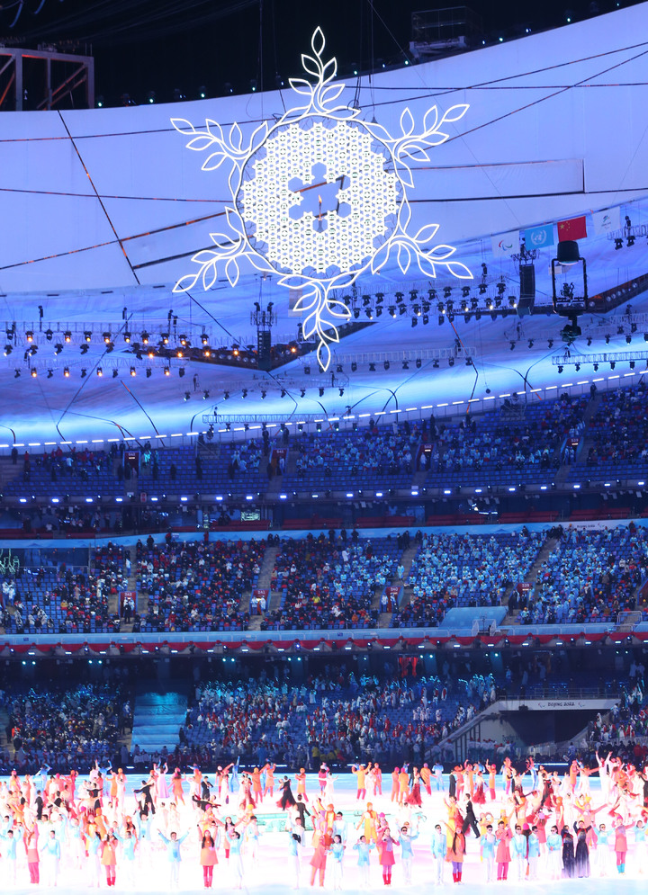 [서울=뉴시스] 이영환 기자 4일 중국 베이징 국립경기장에서 열린 2022 베이징 동계패럴림픽 개회식에서 공연이 펼쳐지고 있다. (사진=대한장애인체육회 제공) 2022.03.04. photo@newsis.com *재판매 및 DB 금지