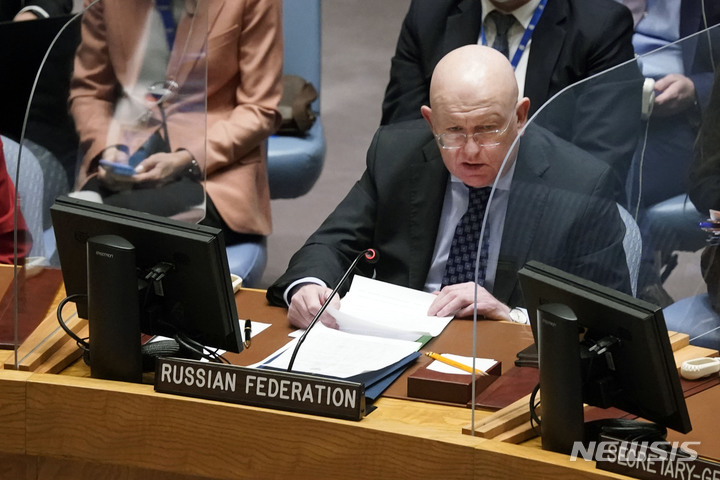 [뉴욕=AP/뉴시스]바실리 네벤자 유엔 주재 러시아 대사가 지난 3월4일(현지시간) 유엔 안전보장이사회 회의에서 발언하고 있다.