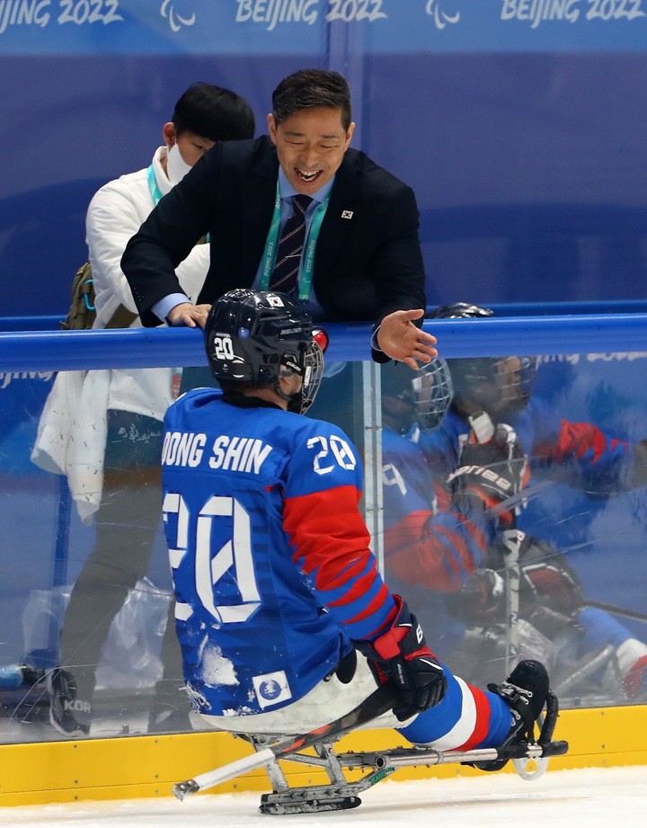 한국 파라아이스하키 대표팀의 한민수 감독과 장동신. (사진 = 대한장애인체육회 제공) *재판매 및 DB 금지