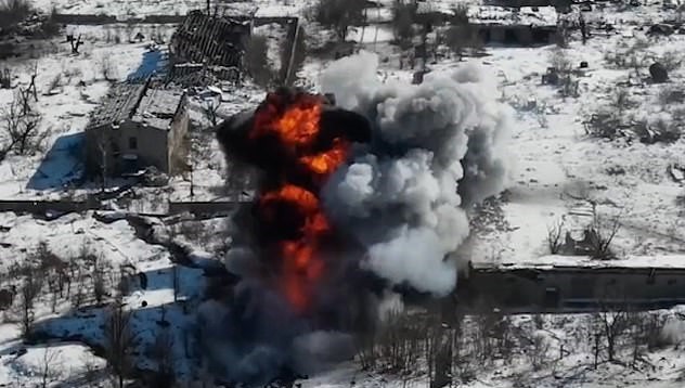 15일 우크라이나 국방부는 러시아 탱크를 폭파하는 영상을 공개하고 "게임은 끝났다"는 메시지를 전했다. 출처; 우크라이나 국방부 *재판매 및 DB 금지