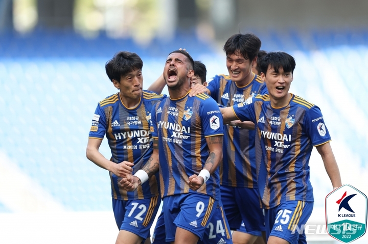 [서울=뉴시스]울산 현대 레오나르도 선제 결승골. (사진=프로축구연맹 제공)