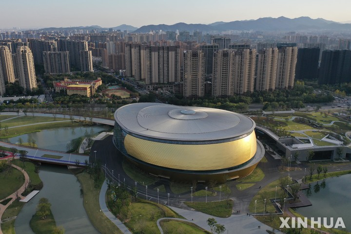 [항저우=신화/뉴시스] 지난달 3월31일 중국 저장성 항저우에 있는 아시안 게임이 열린 예정이던 체육관. 오는 9월 개최될 예정이던 항저우 아시안게임은 개최가 연기됐다. 2022.05.18 