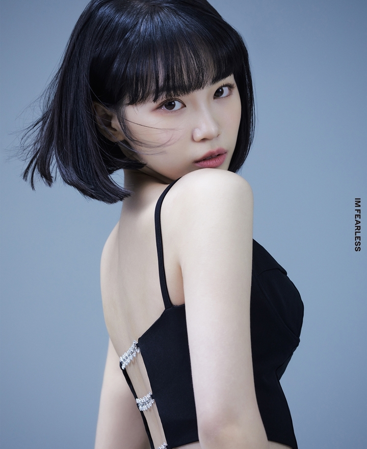 르세라핌 리더, 네번째 멤버 김채원 공개
