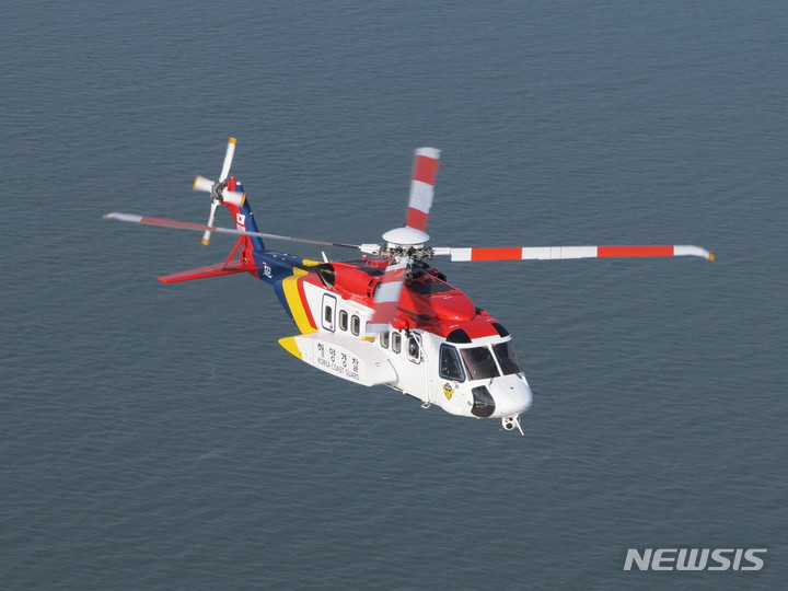 [제주=뉴시스] 남해지방해양경찰청 항공대 소속 헬기 S-92 모습.