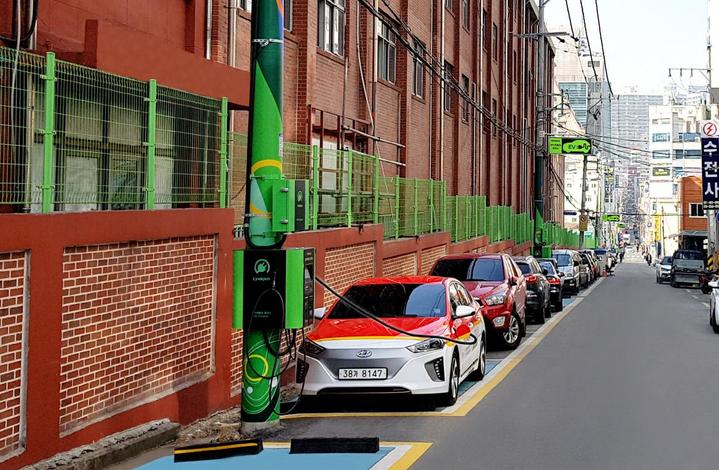 [부산=뉴시스] 부산시가 한국전력공사 부산울산본부 및 6개 구와 손잡고 국내 처음으로 전주에 거치하는 형태의 전기차 충전소 설치 시범사업에 나선다.(사진=부산시 제공) *재판매 및 DB 금지