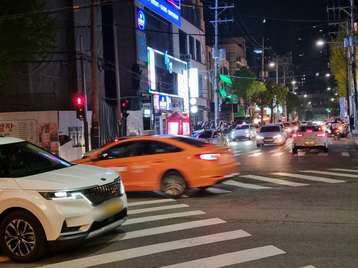 [서울=뉴시스] 서울시가 26일 택시요금 심야할증 시간대를 오후 10시로 앞당기는 방안을 검토하고 있다고 밝혔다. (사진=뉴시스DB) photo@newsis.com *재판매 및 DB 금지