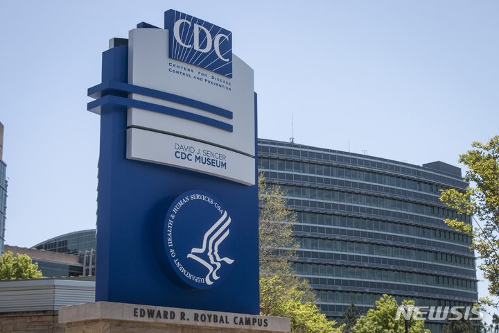 [AP/뉴시스] 5월 24일 코로나19의 장기 후유증에 대한 새로운 보고서를 발표한 미국 질병통제예방센터(CDC) . 미국의 18세 이상 성인들 가운데 코로나19에 감염되었다가 회복된 사람들 5명중 1명은 갖가지 다양한 후유증을 앓고있는 것으로 밝혀졌다.