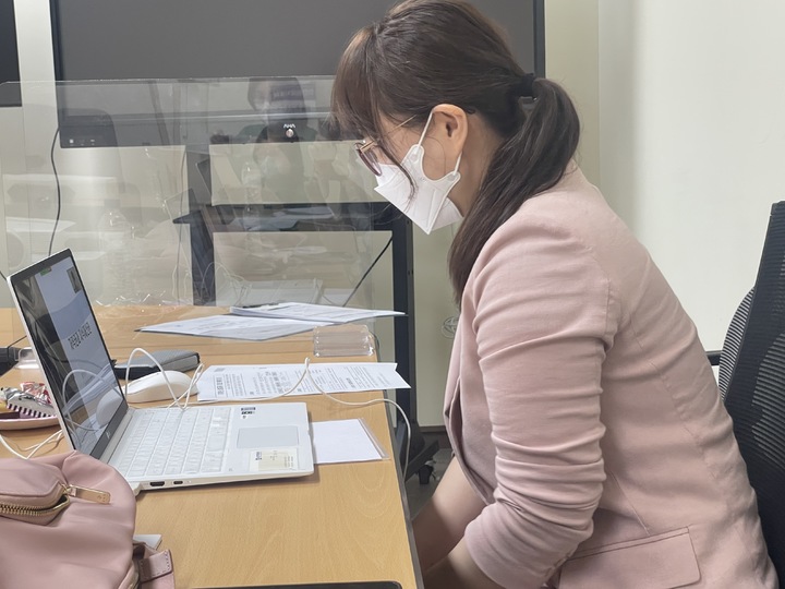 [울산=뉴시스] 구미현 기자 = 울산대학교 창업보육센터는 지난 27일 울산경제진흥원과 함께 저작권 교육을 울산대 산학협동관 화상회의실에서 비대면으로 진행했다고 29일 밝혔다. 2022,04.29. (사진=울산대 제공) *재판매 및 DB 금지