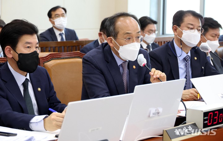 자녀 무상 증여한도 1억으로 상향 검토…이르면 내년 시행