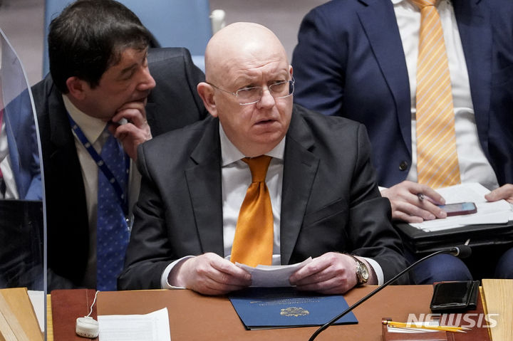 [뉴욕=AP/뉴시스]바실리 네벤자 유엔 주재 러시아 대사가 지난 19일 유엔 안보리 식량 관련 회의에서 발언하고 있다. 2022.05.19.