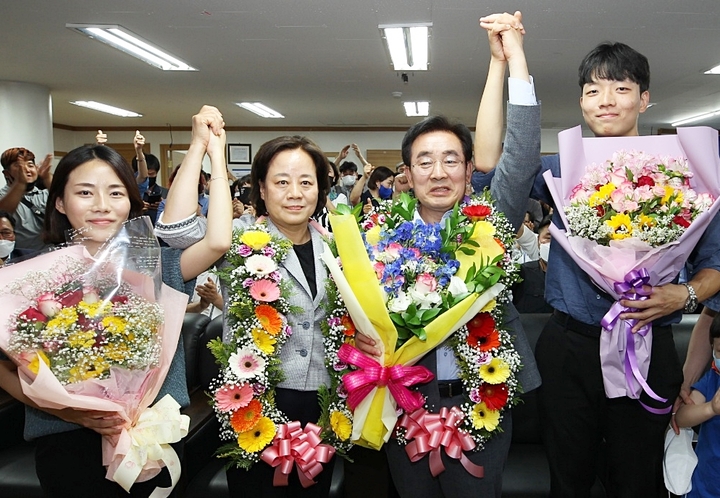 [당선자 인터뷰]송기섭 진천군수 당선자 "시 건설 이루겠다"