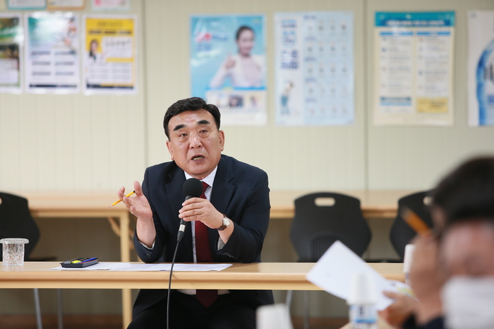 [울산=뉴시스]인터뷰하는 국민의힘 김두겸 울산시장 당선인. (사진=뉴시스DB) photo@newsis.com *재판매 및 DB 금지