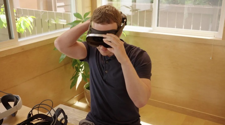 마크 저커버그 메타 CEO가 VR 헤드셋 시제품인 '홀로케이크2'를 장착하고 있다. (사진=메타) *재판매 및 DB 금지