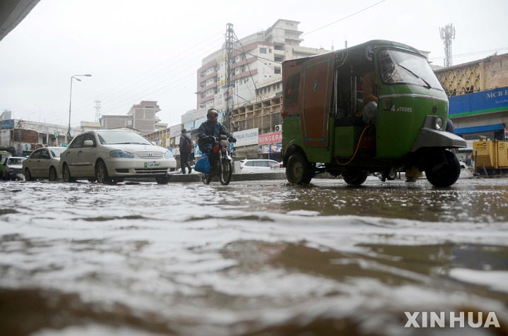 파키스탄 발루치스탄에서 심한 폭우로 12명 사망   