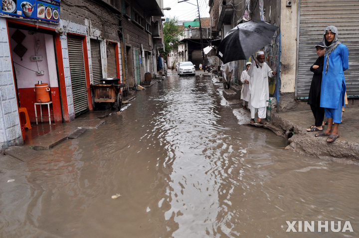 파키스탄 발루치스탄에서 심한 폭우로 12명 사망   