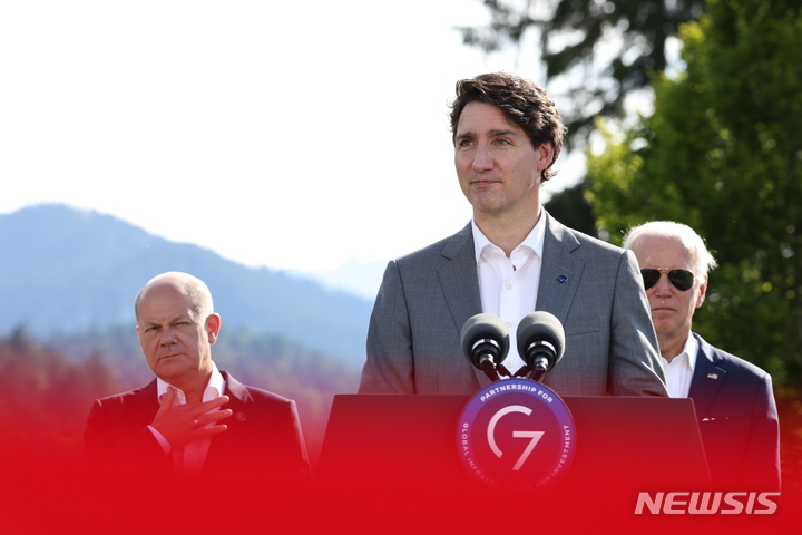 [엘마우=AP/뉴시스] 쥐스탱 트뤼도 캐나다 총리가 지난 26일(현지시간) 독일 크루엔 엘마우성에서 열린 주요7개국(G7) 정상회의에 참석해 발언하고 있다. 2022.06.28.