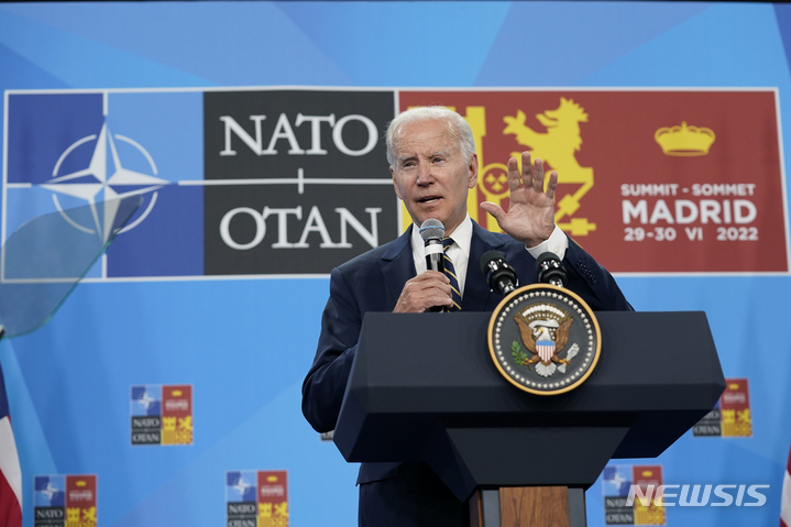 [마드리드=AP/뉴시스]조 바이든 미국 대통령이 지난 6월30일(현지시간) 스페인 마드리드에서 기자회견을 하고 있다. 2022.07.01.