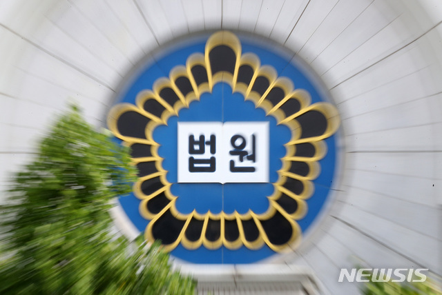 법원, 베트남문화원장 대화 유출 행정직원 선고유예…"비위 은폐 막아"
