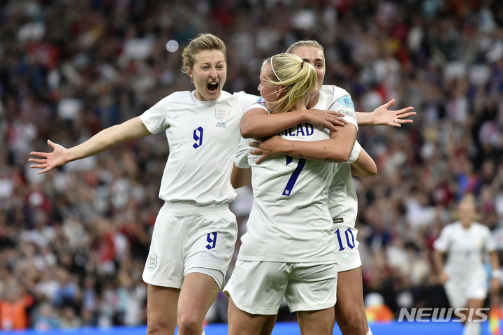 [맨체스터=AP/뉴시스]여자 유로대회 개막전서 개최국 잉글랜드가 오스트리아에 1-0으로 승리했다. 2022.07.06.