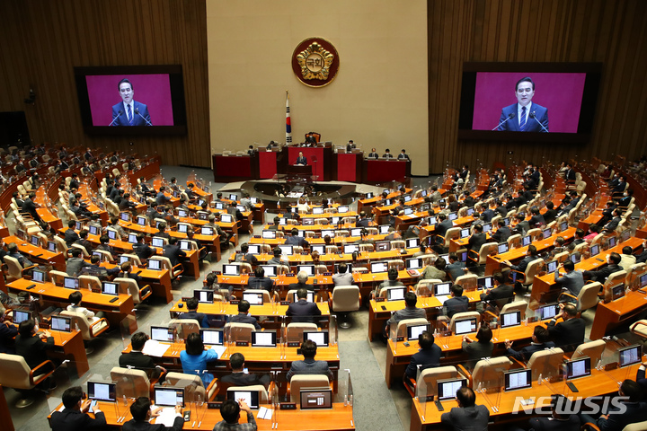 [서울=뉴시스] 최진석 기자 = 박홍근 더불어민주당 원내대표가 20일 서울 여의도 국회에서 열린 제398회 국회(임시회) 제02차 본회의에서 교섭단체 대표연설을 하고 있다. (공동취재사진) 2022.07.20. photo@newsis.com