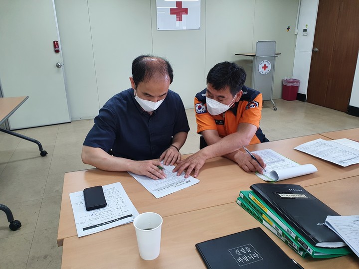 [대구=뉴시스] 고여정 기자 = 대구 중부소방서는 대한적십자사 대구경북혈액원에 대해 긴급 관계기관 합동점검을 실시했다. (사진 = 대구중부소방서) 2022.07.27. ruding@newsis.com *재판매 및 DB 금지