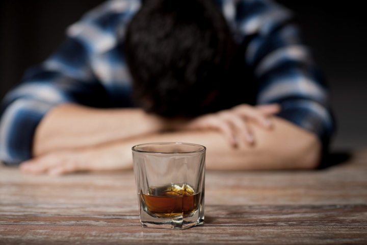 우울해서 한잔?…기분장애는 알코올 의존 더 경계해야