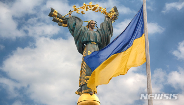 [서울=뉴시스] 28일(현지시간) 우크라이나가 첫 건국의 날 기념일을 맞았다. 1991년 옛소련연방에서 분리 독립한 독립기념일이 아닌, 1034년 전 중세 국가 키이우 루스가 기독교로 개종한 날을 기리는 것으로 지난해 처음으로 국경일로 지정됐다. 볼로디미르 젤렌스키 우크라이나 대통령은 러시아의 침공 155일째인 이날 "저항의 역사가 아닌 승자의 국가로 남겠다"며 전쟁 승리를 다짐했다. (사진=우크린포름 캡처) *재배포 및 DB금지. 2022.07.29.
