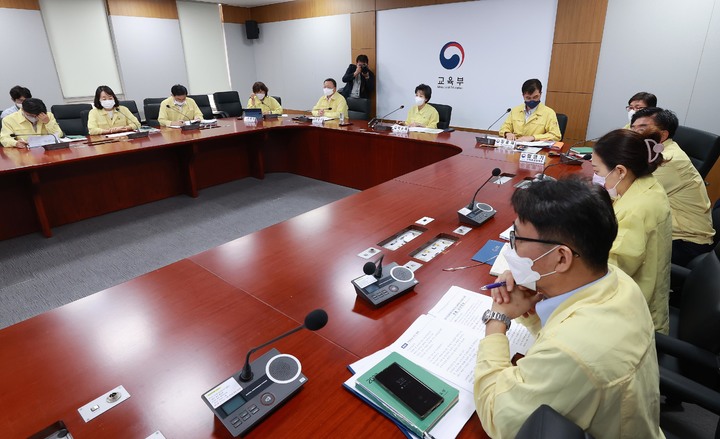 [서울=뉴시스] 박순애 부총리 겸 교육부 장관이 3일 오전 세종시 정부세종청사에서 열린 전국 시도교육감 영상회의에 참석해 발언하고 있다. (사진=교육부 제공) 2022.08.03. photo@newsis.com *재판매 및 DB 금지