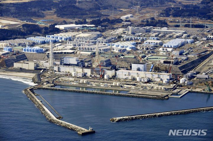 [후쿠시마=AP/뉴시스]2021년 2월13일 일본 후쿠시마현 소재 후쿠시마 제1 원자력발전소의 모습. 2023.03.11. 