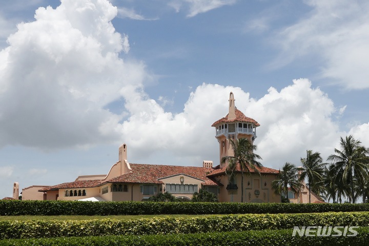 [팜비치=AP/뉴시스] 도널드 트럼프 전 대통령의 저택과 골프장이 있는 플로리다주 해변의 마러라고 별장.