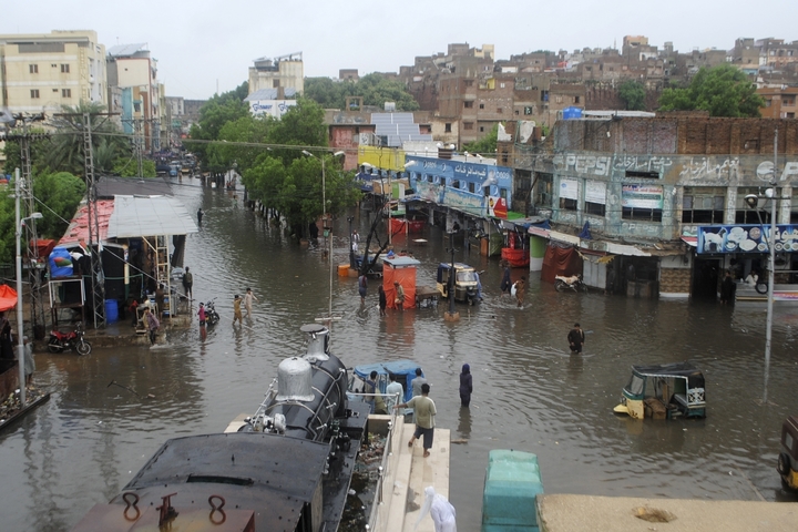 대홍수로 6월 중순까지 1000명 넘게 사망한 파키스탄이 남부 신드 주(州)에 또 다시 더 큰 홍수가 덮칠 것을 우려하고 있다. 출처: AP *재판매 및 DB 금지