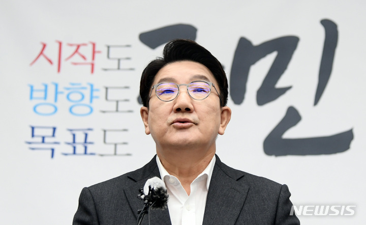 [서울=뉴시스] 전진환 기자 = 권성동 국민의힘 원내대표가 지난달 30일 오전 서울 여의도 국회에서 열린 의원총회에서 발언하고 있다. (공동취재사진) 2022.08.30. photo@newsis.com