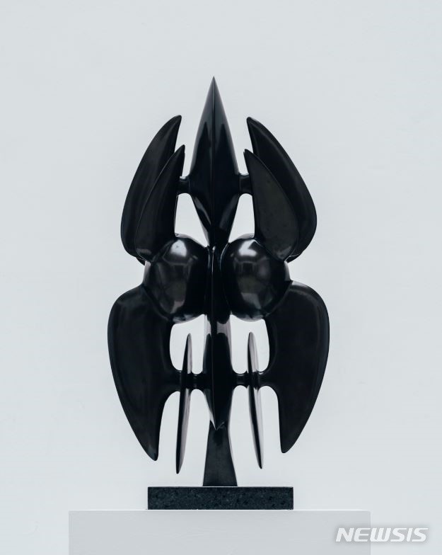 [서울=뉴시스]문신, 우주를 향하여 3, 1989, 브론즈, 67.8×38.5×22cm, 창원시립마산문신미술관 소장