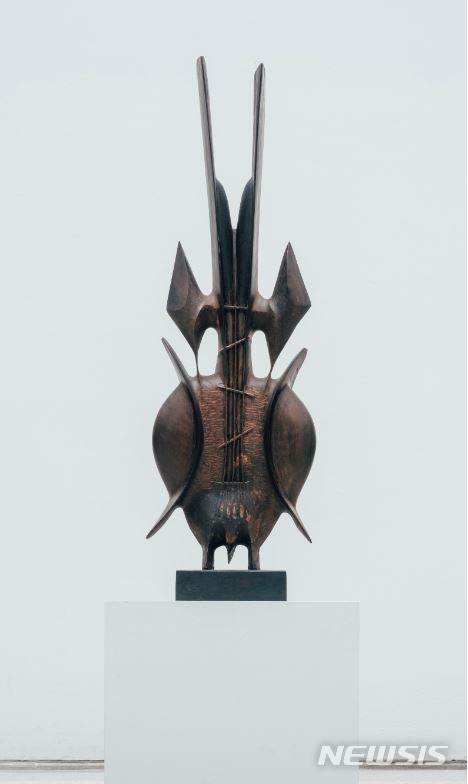 [서울=뉴시스]무제, 1978, 흑단, 113.2×35×20cm, 국립현대미술관 이건희컬렉션