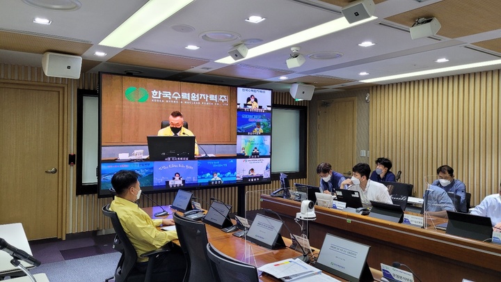 [서울=뉴시스] 한국수력원자력(한수원)은 2일 제11호 태풍 '힌남노' 북상에 대비해 상황점검 회의를 열고 전국 원자력발전소의 안전 운영을 점검했다고 밝혔다. (사진=한수원 제공) 2022.09.20. photo@newsis.com *재판매 및 DB 금지