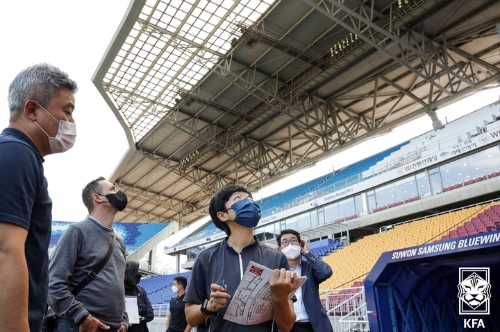 [수원=뉴시스]2023 AFC 아시안컵 실사단 제시 총괄. (사진=대한축구협회 제공)